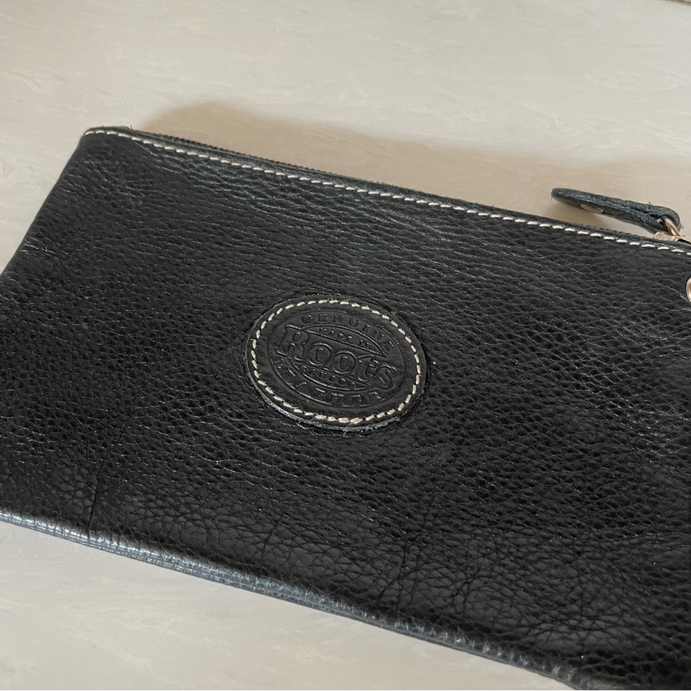 ROOTS- Pebbled Leather Floral Wristlet - Picture 3 of 5